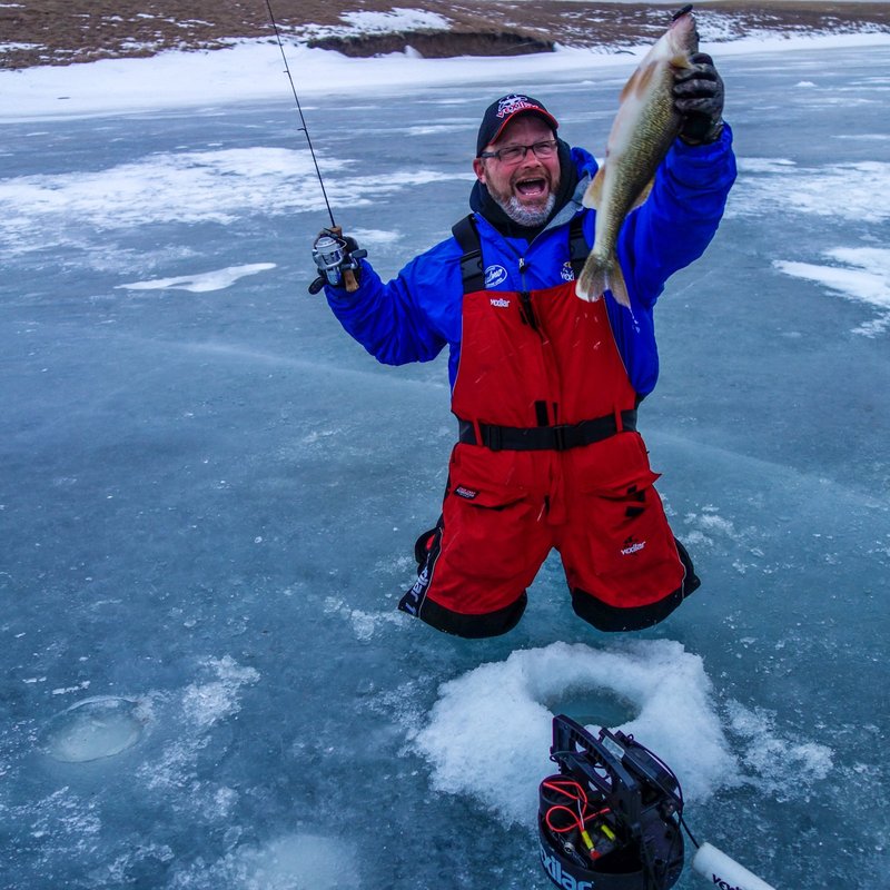 Guide to ice fishing gambling game Guide to ice fishing gambling game